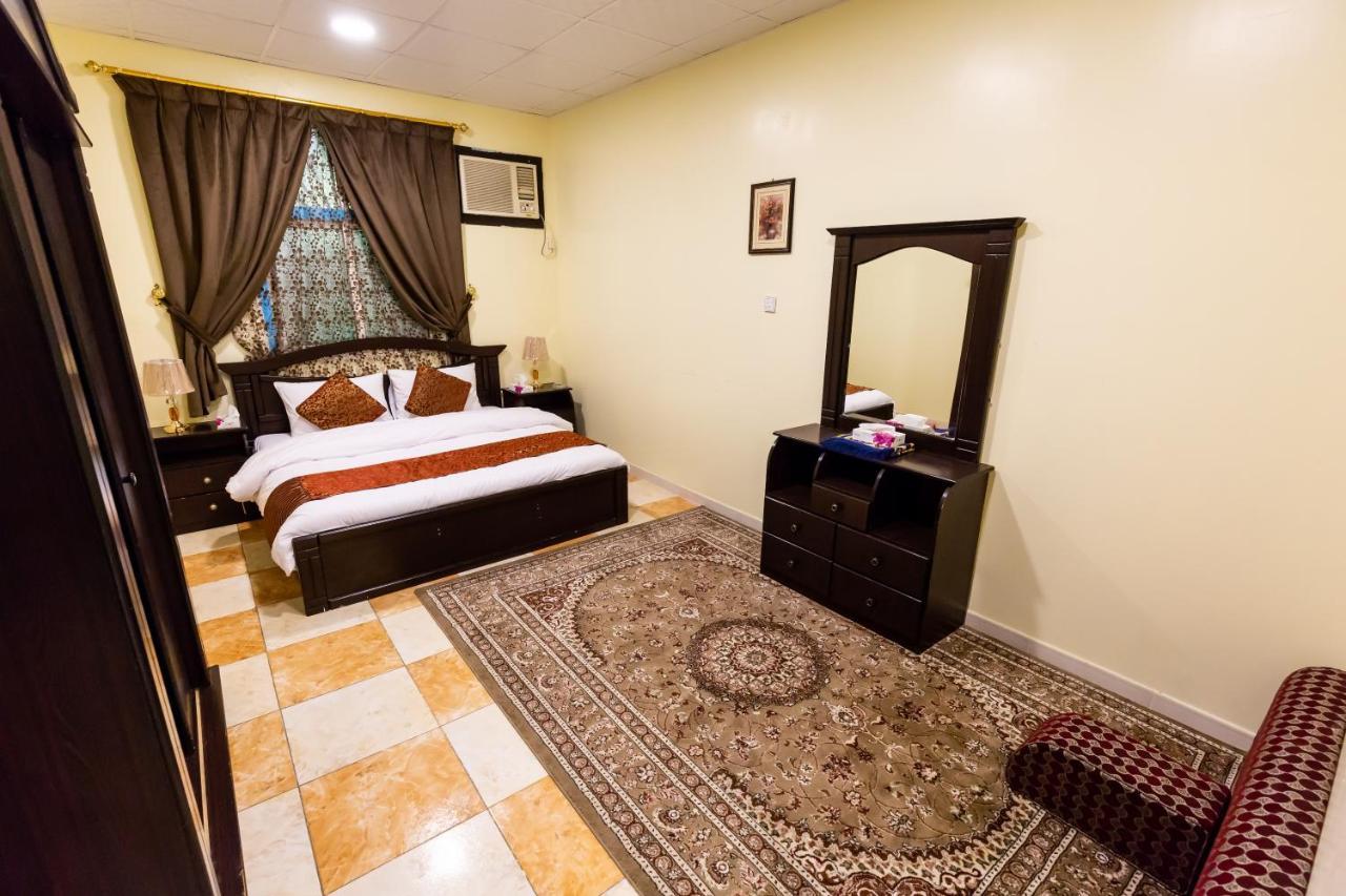 Al Eairy Furnished Apartments - Al Bahah 3 Экстерьер фото