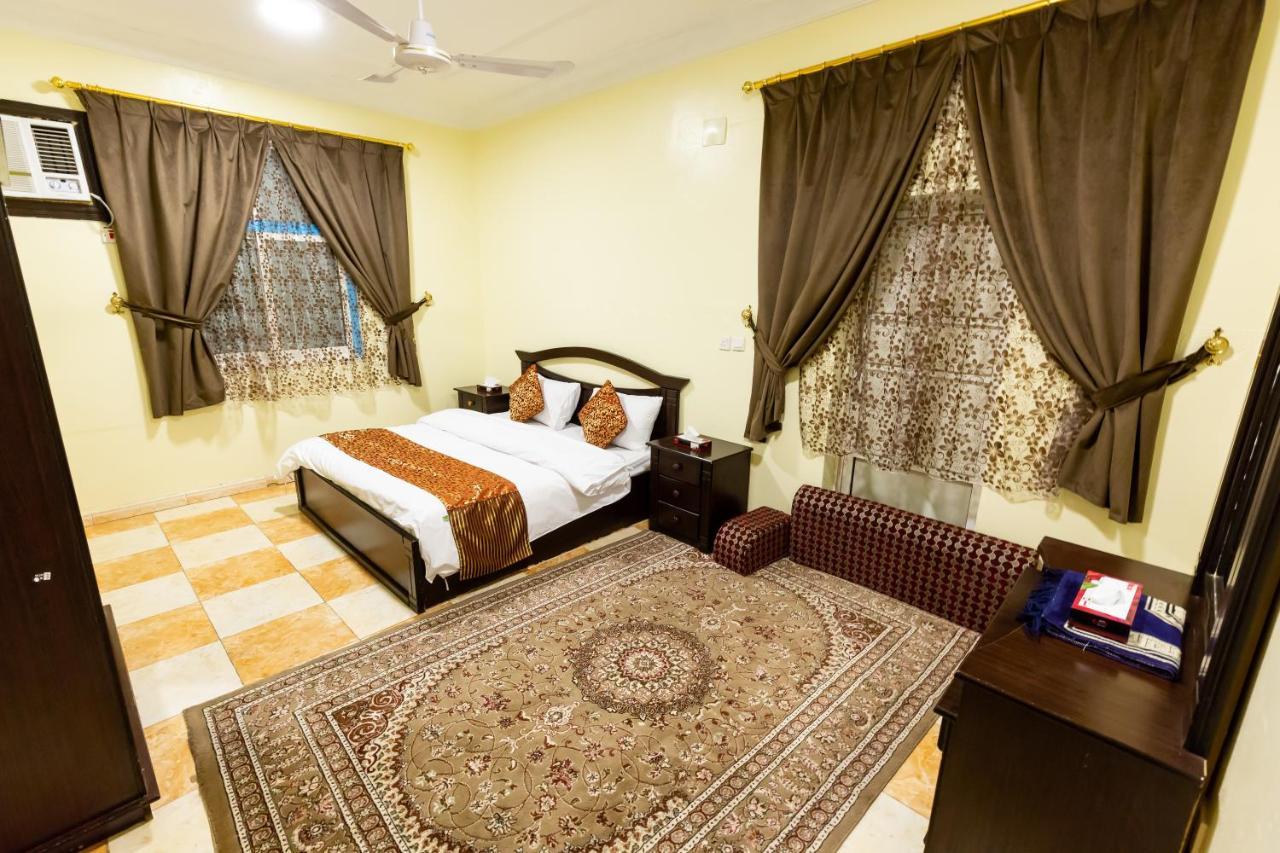 Al Eairy Furnished Apartments - Al Bahah 3 Экстерьер фото