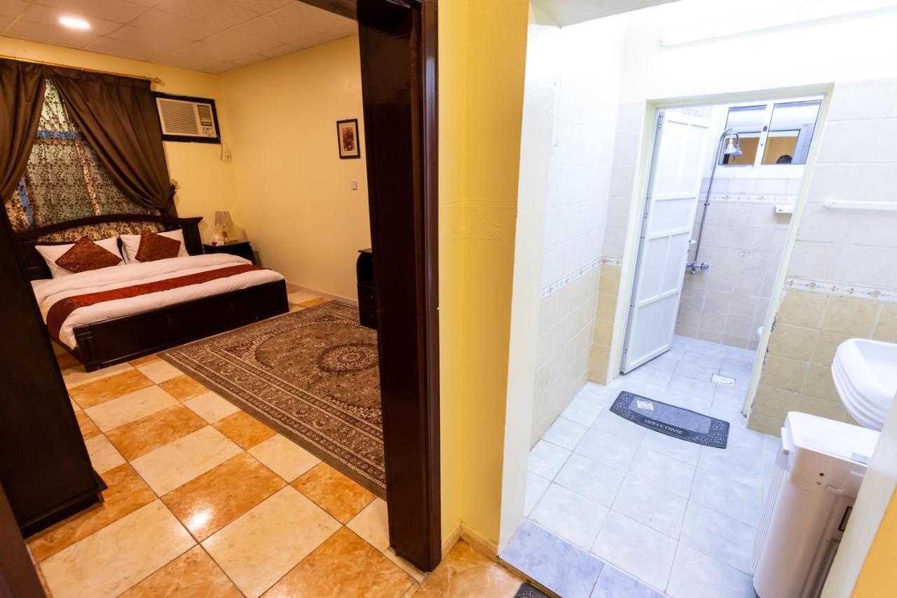 Al Eairy Furnished Apartments - Al Bahah 3 Экстерьер фото
