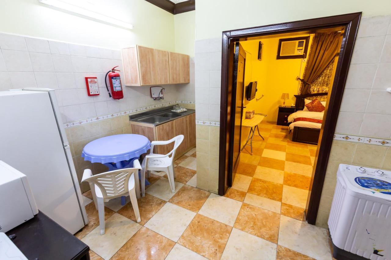 Al Eairy Furnished Apartments - Al Bahah 3 Экстерьер фото